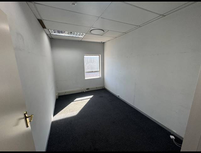 985M² WAREHOUSE TO LET IN LINBRO PARK